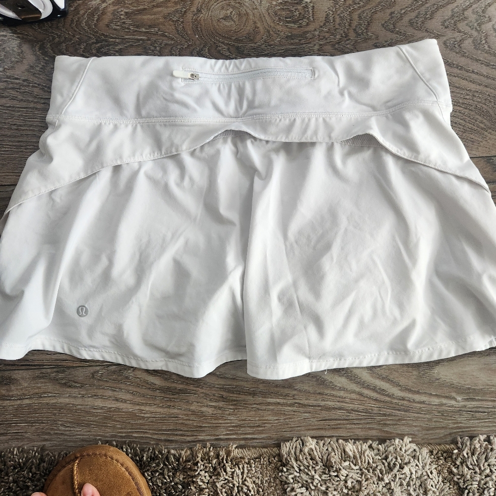 Lululemon Play Off The Pleats Tennis Skirt in White, Size 10